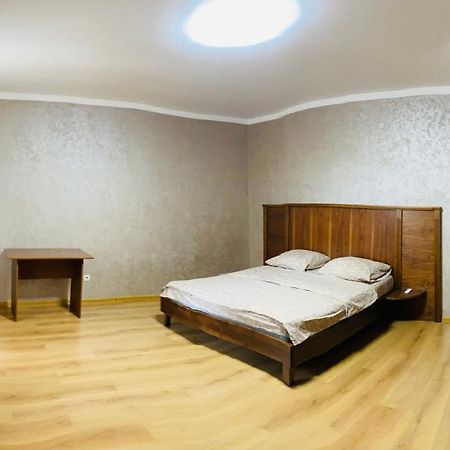 Ogienka 2b, Center Lutsk Appartement Buitenkant foto