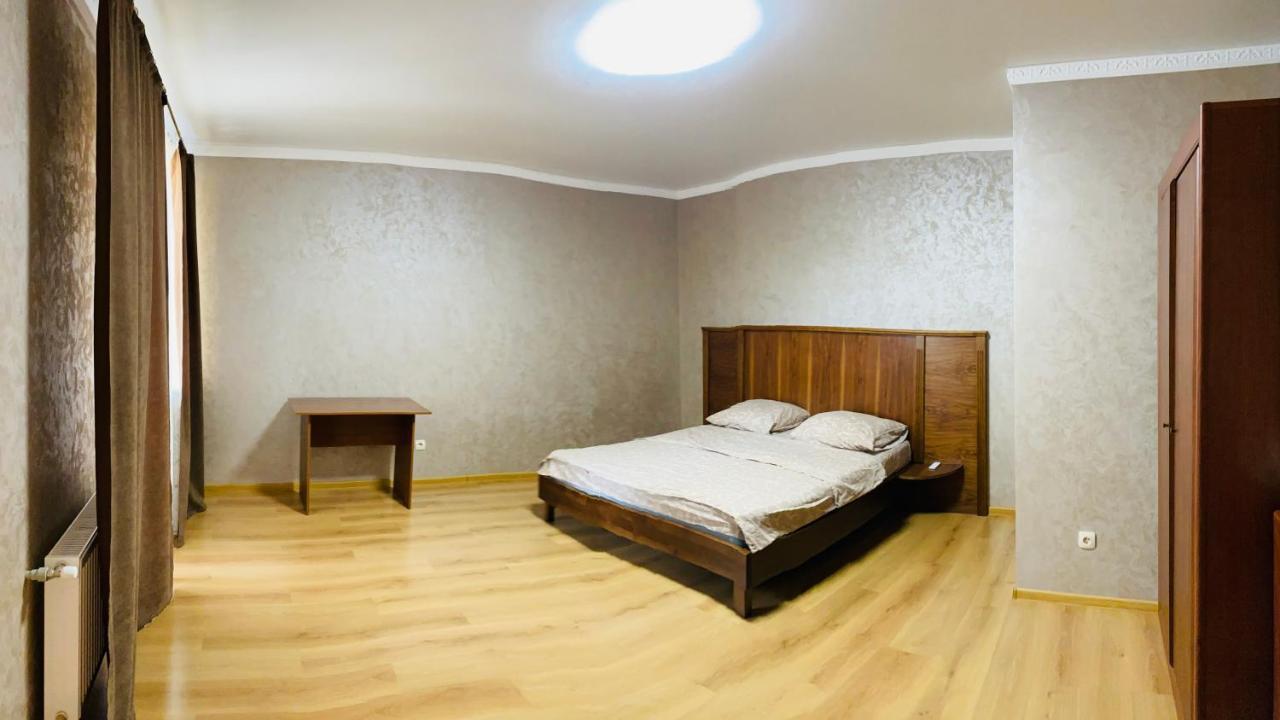 Ogienka 2b, Center Lutsk Appartement Buitenkant foto